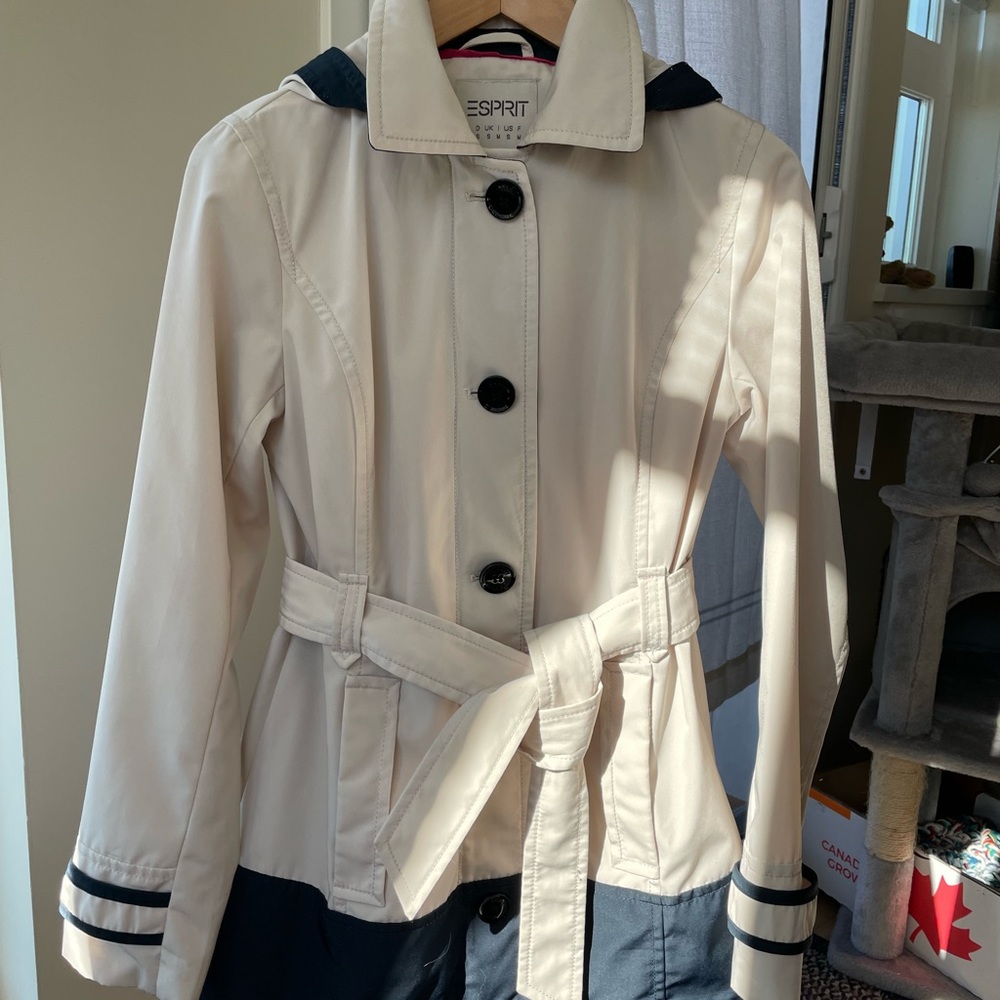 Esprit Light Jacket - Picture 5 of 8